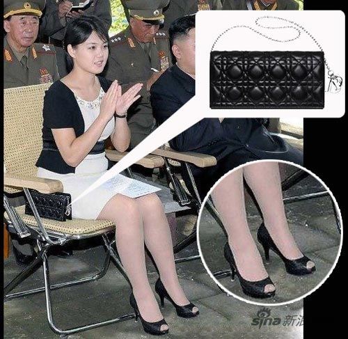 朝鲜第一夫人爱大牌 李雪主Dior包不离手