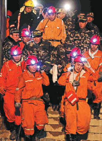 19 miners still missing in collapse