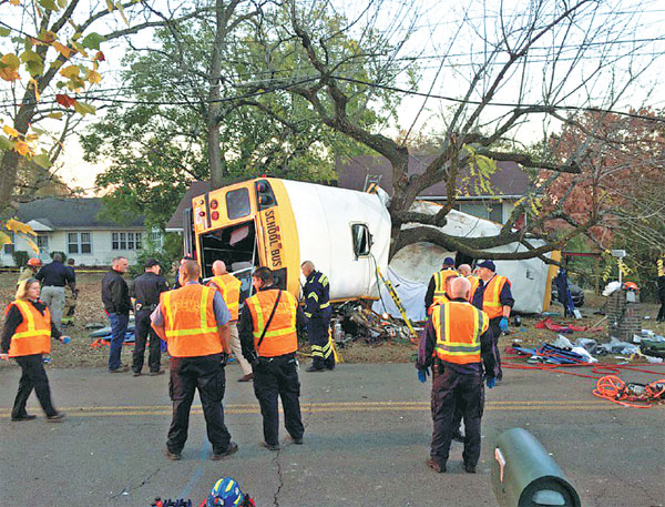 6 die in elementary school bus crash