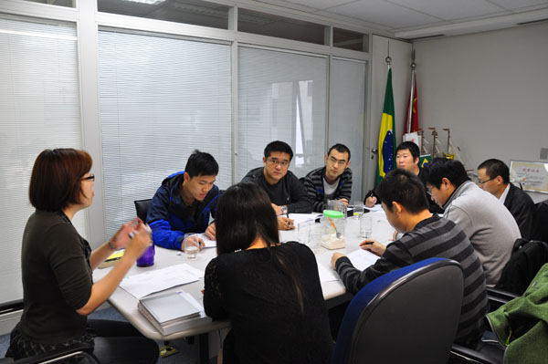 Portuguese language training helps Chinese in Brazil