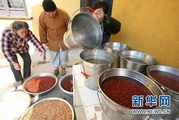 Chinese greet traditional Laba Festival