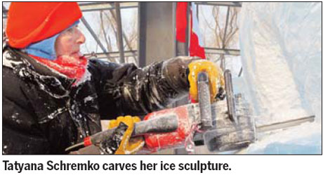 Emotional return for Harbin-born elderly sculptor