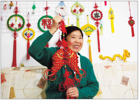 Retiree weaves new career with knots