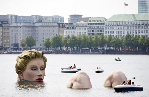 'Mermaid' sculpture created in Hamburg