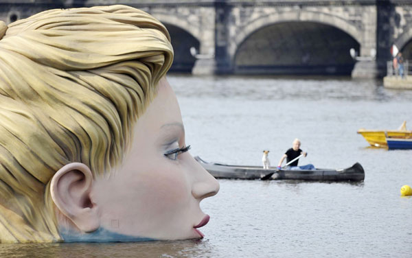 'Mermaid' sculpture created in Hamburg