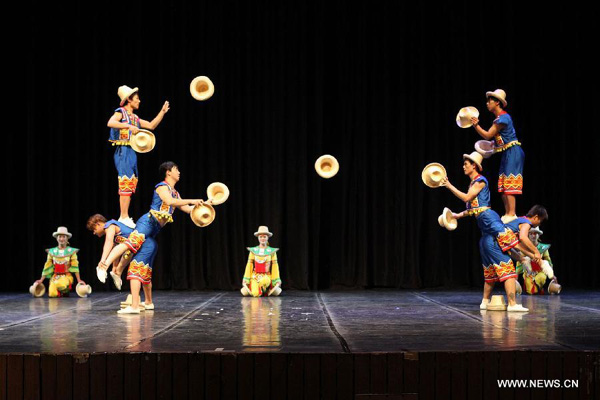 Yunnan Acrobatics Troupe perform in India
