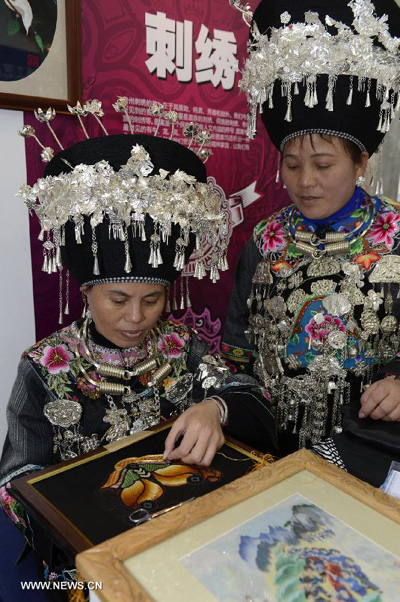 Guizhou National Folk Handicrafts show held in Beijing