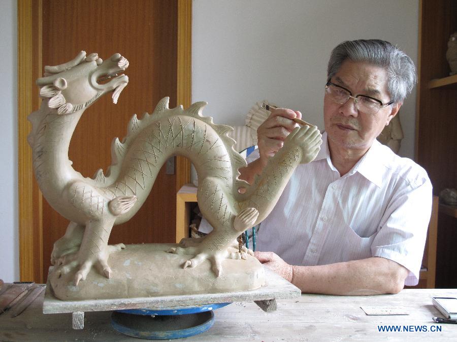 Renowned sculptor's works in Jingdezhen