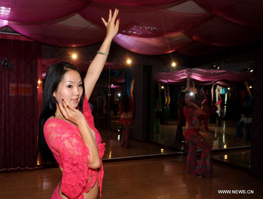 Belly dance becomes popular among Chinese young people