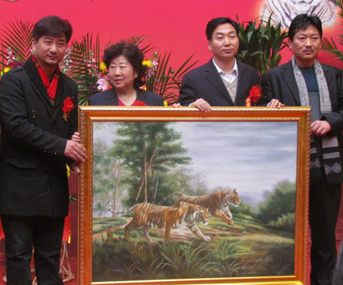 Lifelike tiger paintings on display