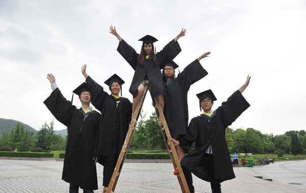 Group photos of college graduates