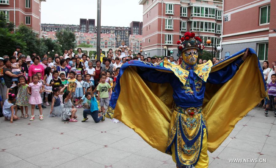 Citizens enjoy cultural activity in Tongzhou
