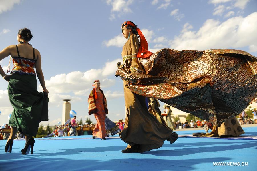 Ethnic costumes tournament held in Inner Mongolia