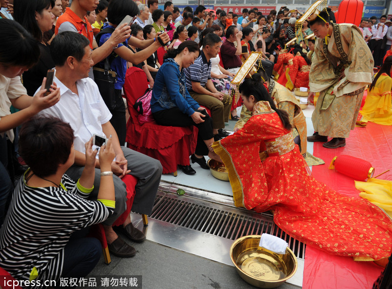 Traditional Hanfu wedding ceremony