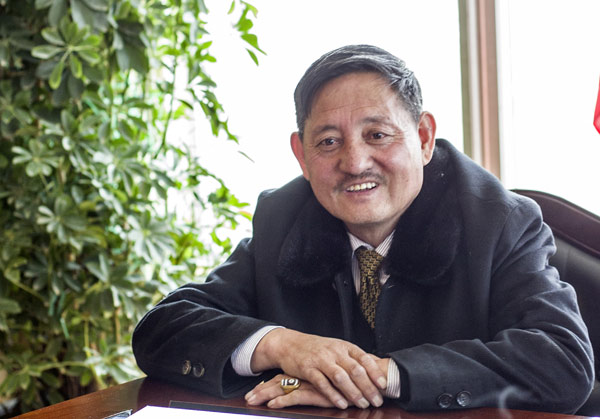 Carpenter turns the wealthiest men in Tibet