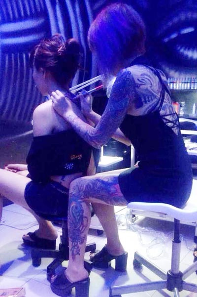 In China, tattoos starting to stick