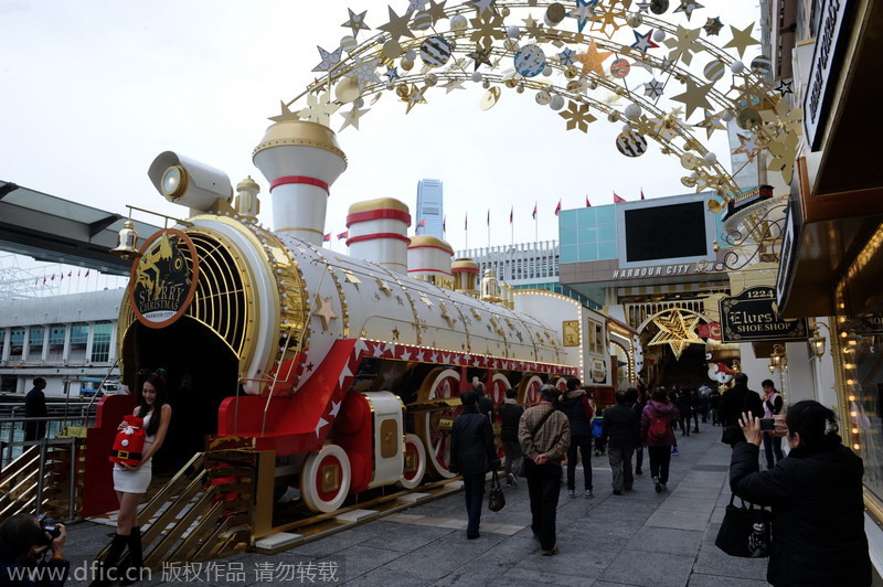 Hong Kong welcomes Christmas with starry train