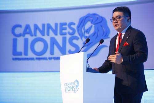 Tencent executive Lau wins global award
