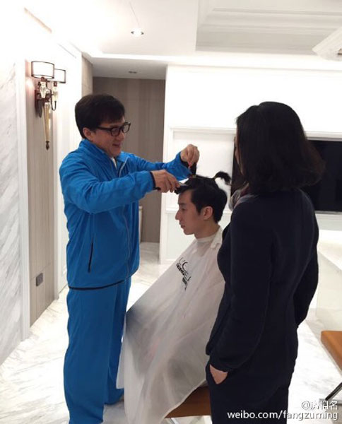 Jackie Chan gives son a new haircut