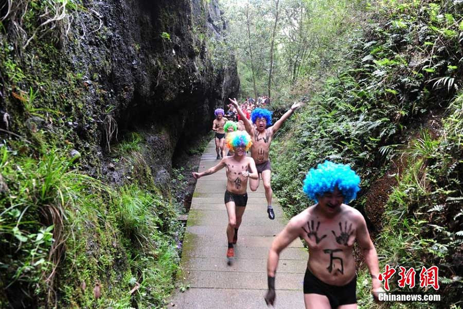 Undies run in Wanfo Mountain in Hunan