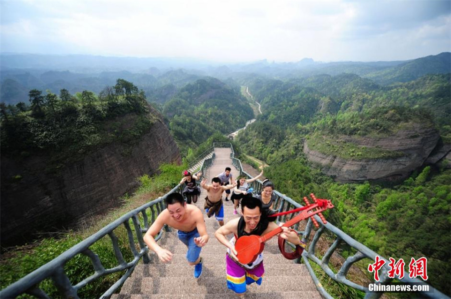 Undies run in Wanfo Mountain in Hunan