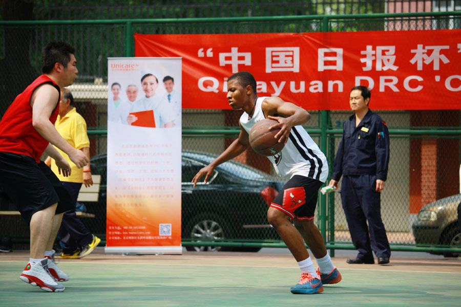 Basketball match held to engage China Daily readers