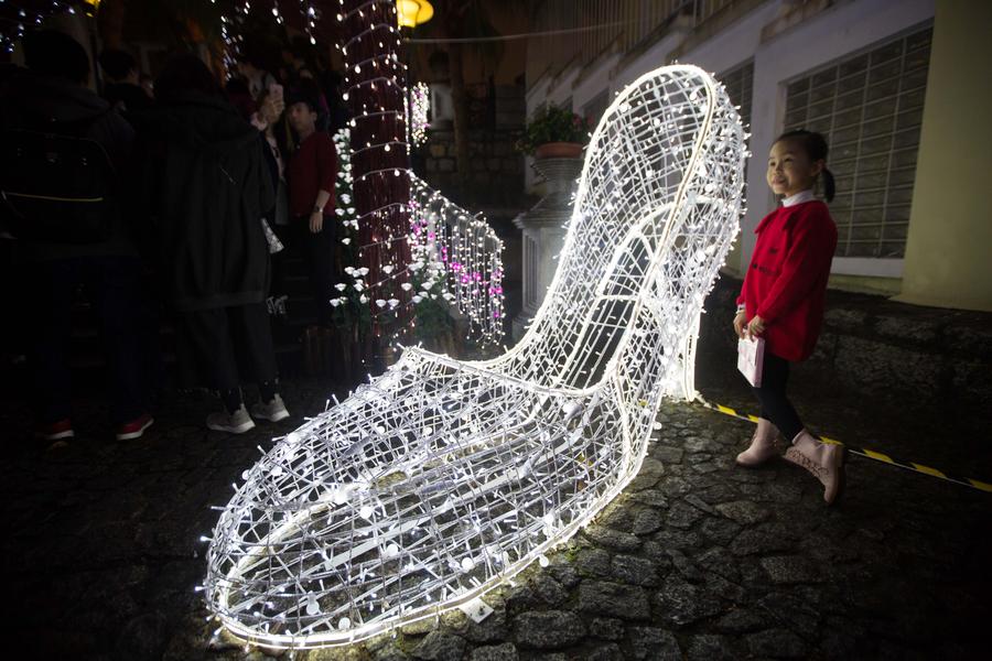 Light sculpture show for Valentine's Day held in S China