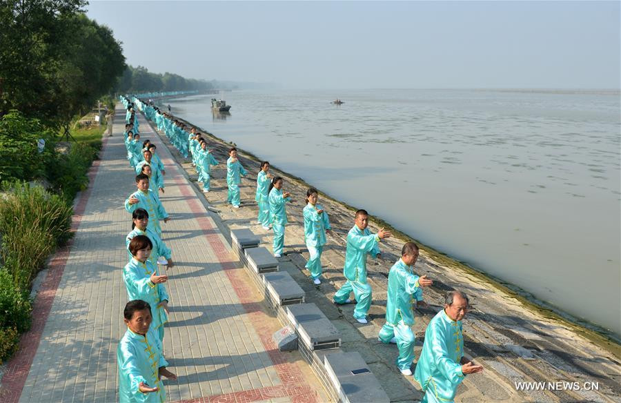 Tai chi fans practise in Hongze, East China's Jiangsu