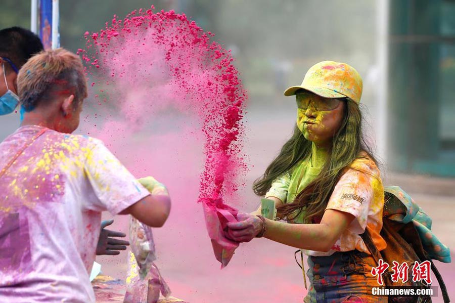 New 'Color Run' held in Beijing, with a marine twist