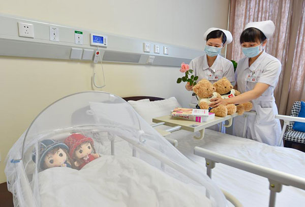 Two-child China promises better maternity services