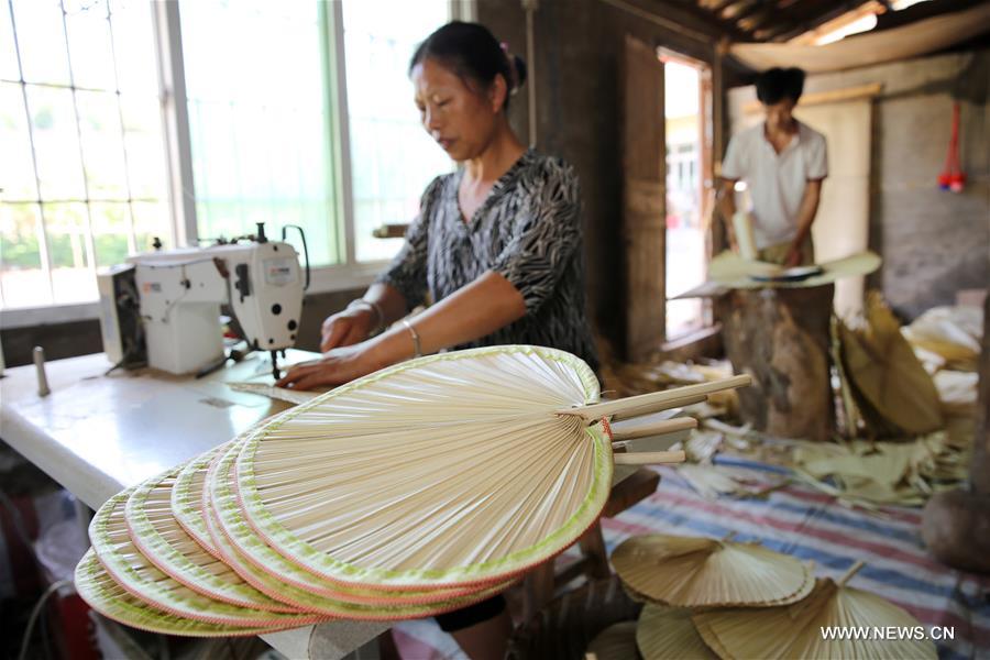 Villagers produce palm fans in Sichuan