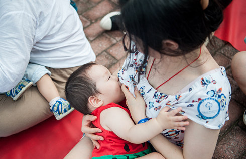 Breastfeeding reduces eczema risk in children: study