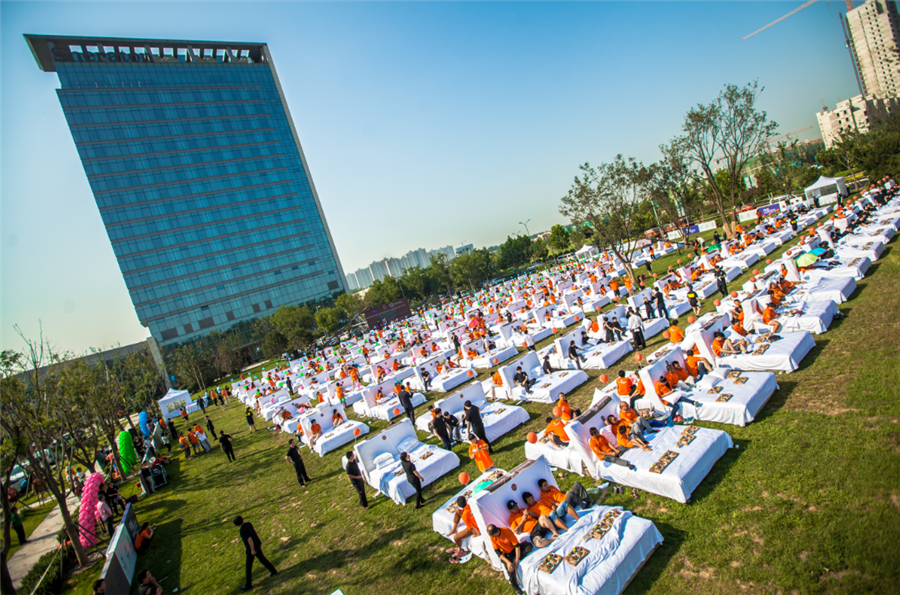 Breakfast in bed feeds Guinness Record number