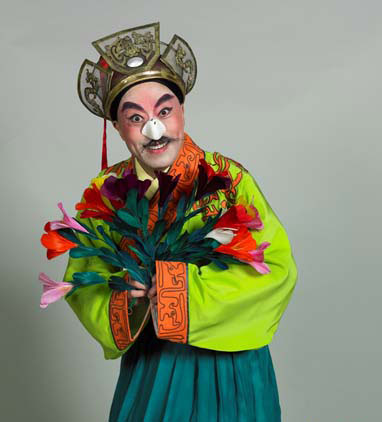 Peking opera rigoletto 'Jester' performs magic