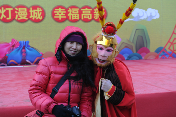 Traditional-modern lantern shows to welcome Spring Festival