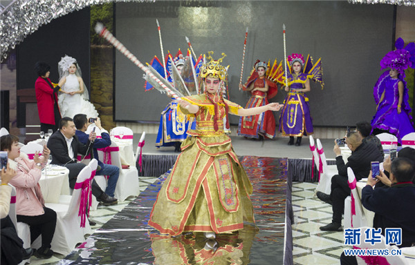 Art enthusiasts create paper costumes in Changchun