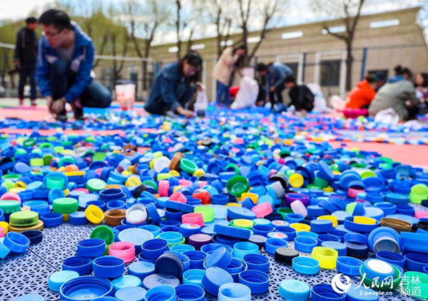Bottle cap world map promotes green awareness
