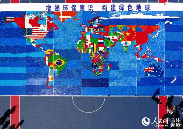 Bottle cap world map promotes green awareness