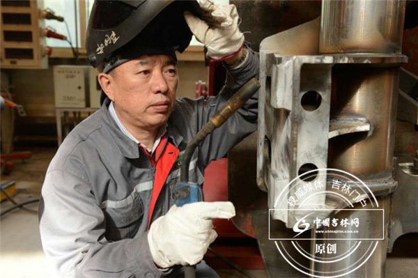 Touching China -- High-speed Train welding master