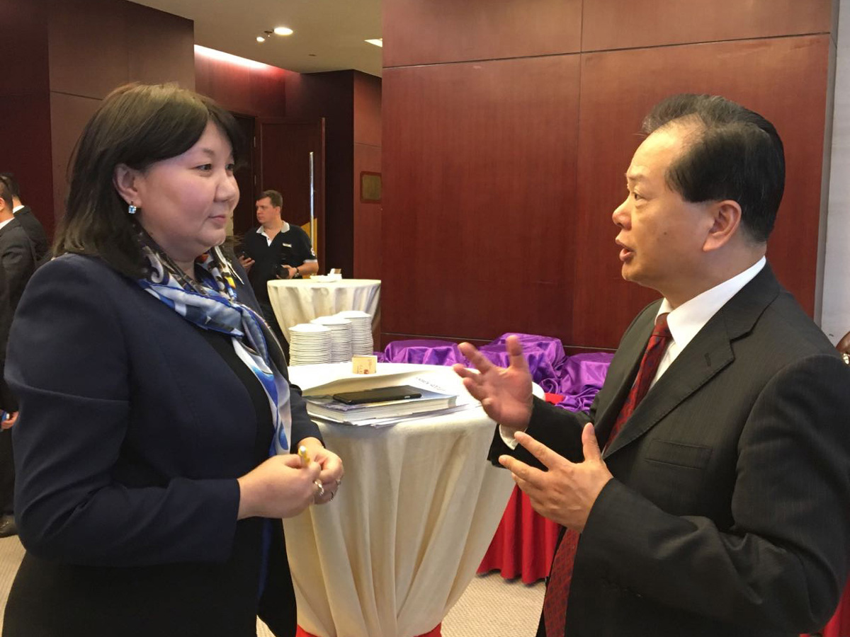 阿斯塔纳世博会和哈萨克斯坦投资推介会暨中哈企业家委员会工作会议在哈举行