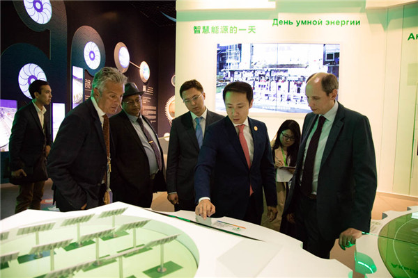国际园艺生产者协会秘书长参观中国馆:高度赞赏中国绿色发展理念