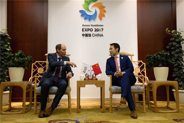 国际园艺生产者协会秘书长参观中国馆:高度赞赏中国绿色发展理念