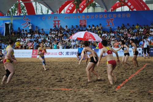 Women's Beach Handball Open kicks off in Lu'an