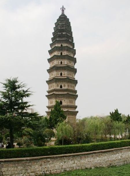 Attractions: 10,000 Buddha Pagoda in Mengcheng county