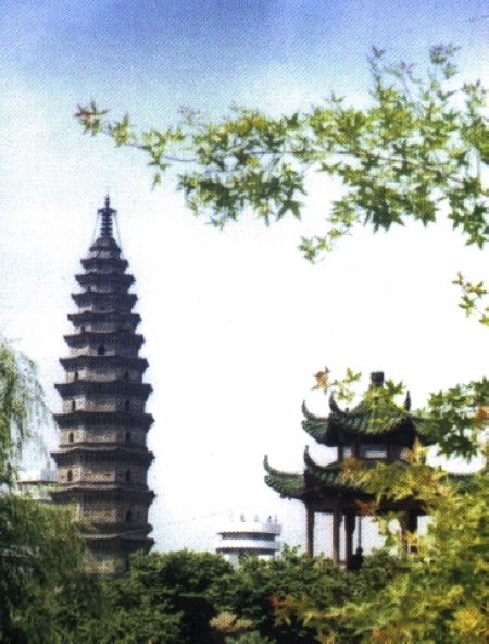 Attractions: 10,000 Buddha Pagoda in Mengcheng county