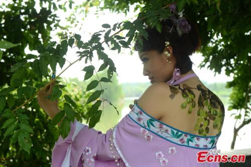 Body painting show highlights Grape Cultural Festival