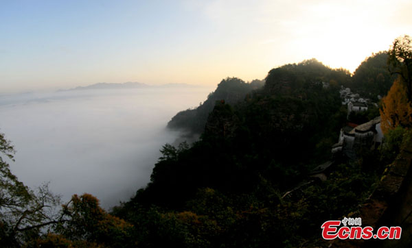 Beautiful scenery of sea clouds in Qiyun Mountain