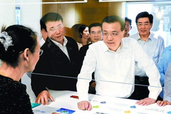 Premier Li visits Zhongguancun Entrepreneurship Street