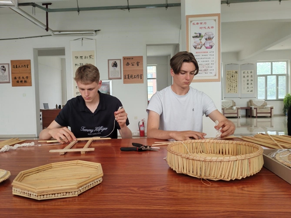 衣春颖   王乐恬-3_副本.jpg