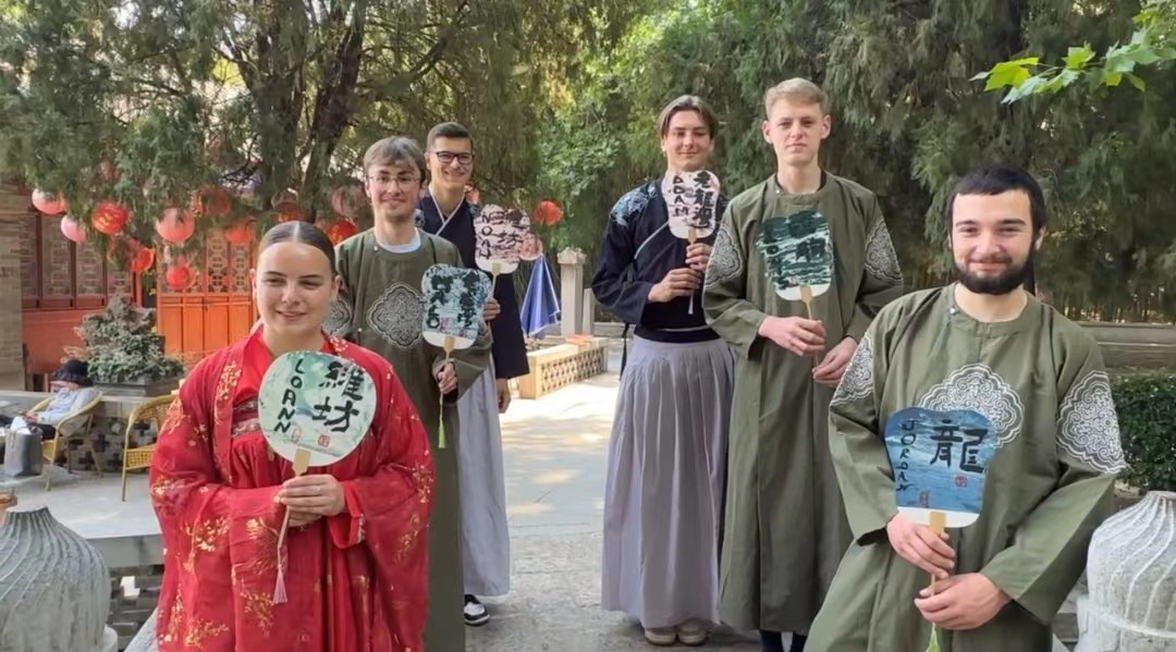 衣春颖   王乐恬-1.jpg